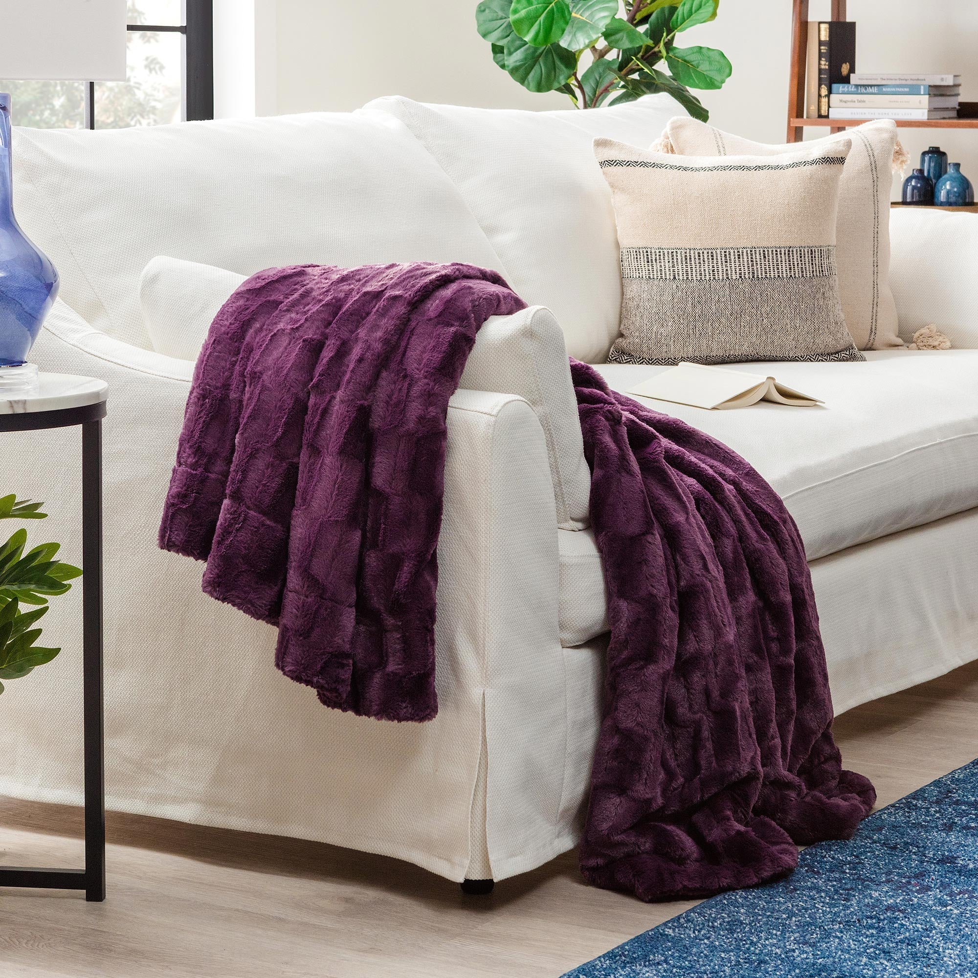 Deco Faux Fur Throw Blanket